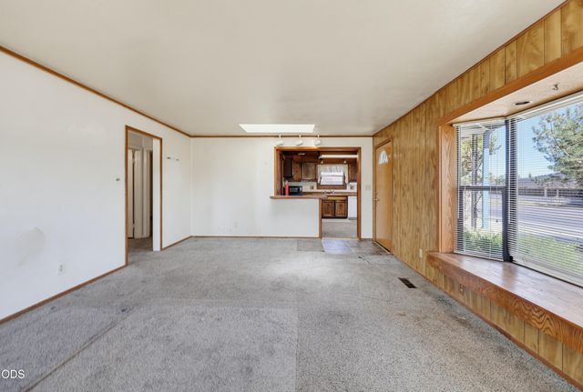 1590 S Columbus Avenue, Medford, OR 97501