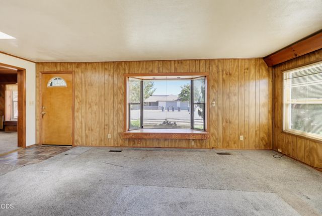 1590 S Columbus Avenue, Medford, OR 97501