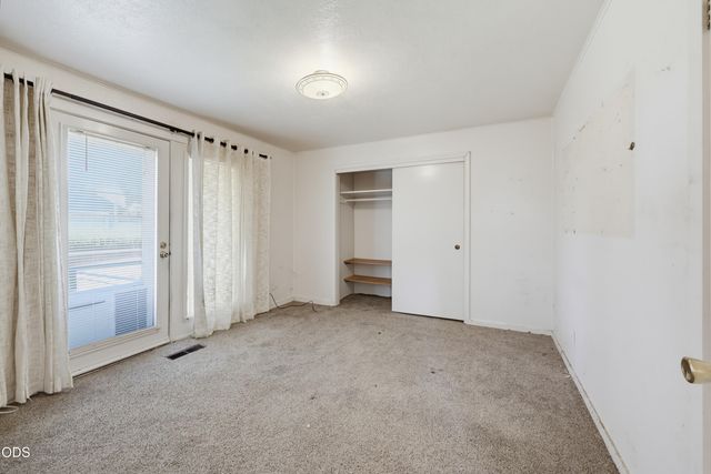 1590 S Columbus Avenue, Medford, OR 97501