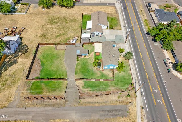 1590 S Columbus Avenue, Medford, OR 97501