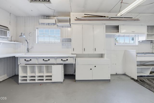 1590 S Columbus Avenue, Medford, OR 97501