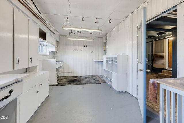 1590 S Columbus Avenue, Medford, OR 97501