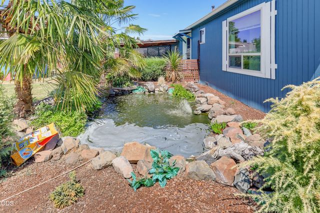 1590 S Columbus Avenue, Medford, OR 97501