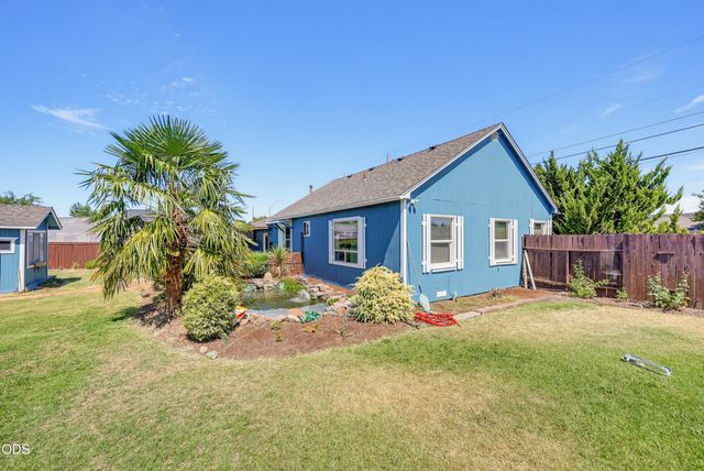 1590 S Columbus Avenue, Medford, OR 97501