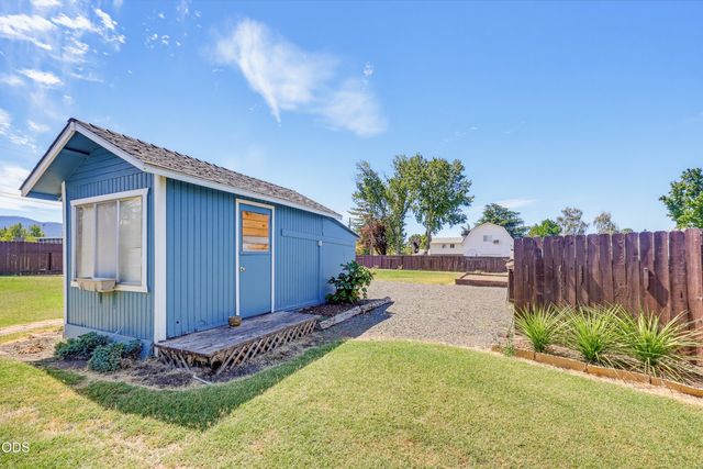 1590 S Columbus Avenue, Medford, OR 97501