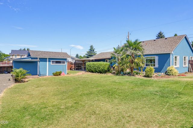 1590 S Columbus Avenue, Medford, OR 97501