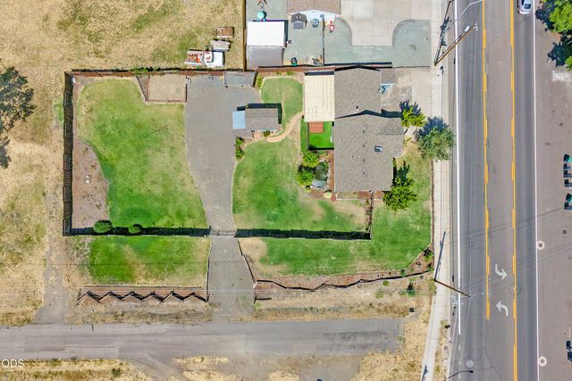 1590 S Columbus Avenue, Medford, OR 97501