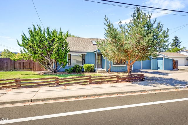 1590 S Columbus Avenue, Medford, OR 97501