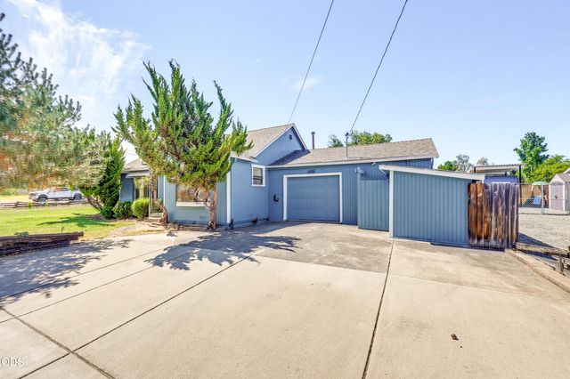 1590 S Columbus Avenue, Medford, OR 97501