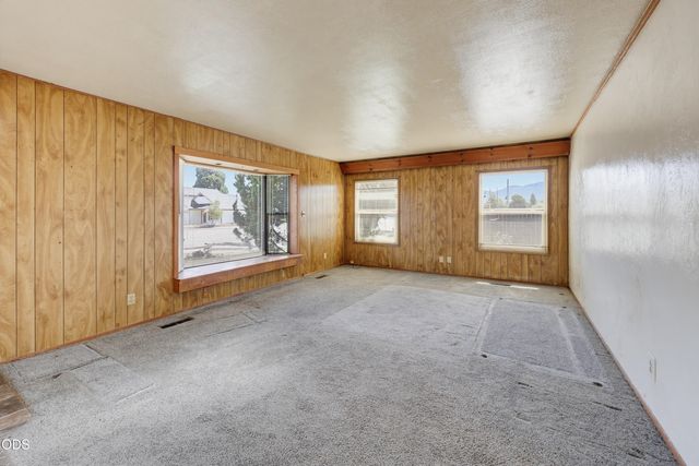 1590 S Columbus Avenue, Medford, OR 97501