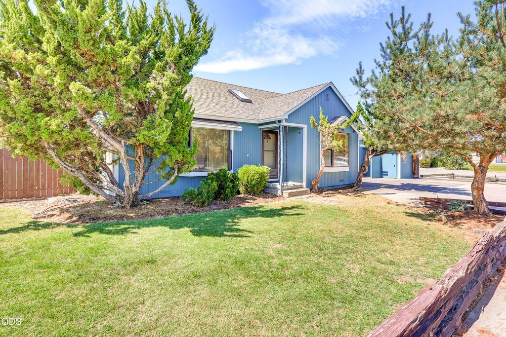 1590 S Columbus Avenue, Medford, OR 97501