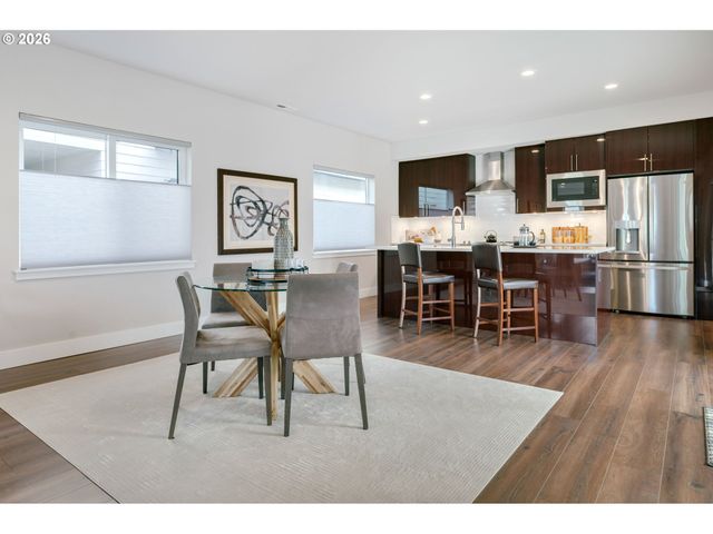 16492 Se SILVER CREEK FALLS Dr, Happy Valley, OR 97086