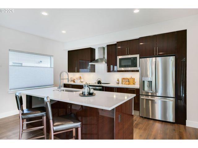 16492 Se SILVER CREEK FALLS Dr, Happy Valley, OR 97086