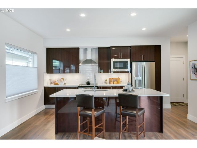 16492 Se SILVER CREEK FALLS Dr, Happy Valley, OR 97086