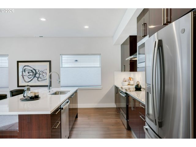 16492 Se SILVER CREEK FALLS Dr, Happy Valley, OR 97086