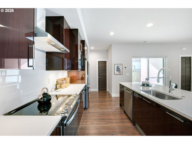 16492 Se SILVER CREEK FALLS Dr, Happy Valley, OR 97086