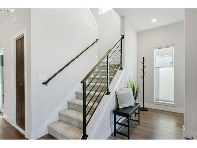 16492 Se SILVER CREEK FALLS Dr, Happy Valley, OR 97086