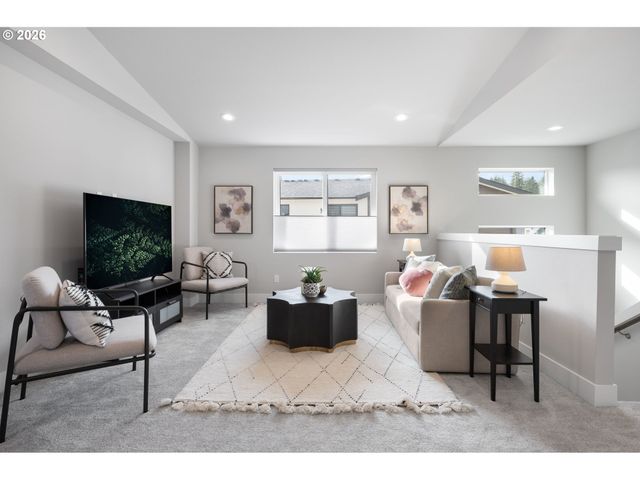 16492 Se SILVER CREEK FALLS Dr, Happy Valley, OR 97086