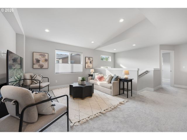 16492 Se SILVER CREEK FALLS Dr, Happy Valley, OR 97086