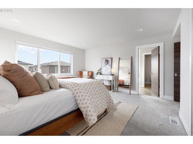 16492 Se SILVER CREEK FALLS Dr, Happy Valley, OR 97086