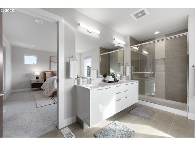 16492 Se SILVER CREEK FALLS Dr, Happy Valley, OR 97086