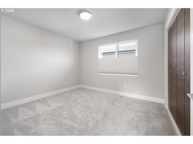 16492 Se SILVER CREEK FALLS Dr, Happy Valley, OR 97086