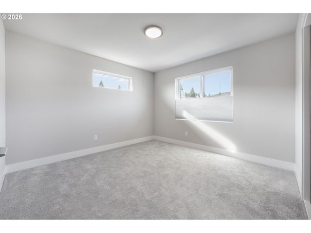 16492 Se SILVER CREEK FALLS Dr, Happy Valley, OR 97086