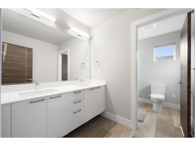 16492 Se SILVER CREEK FALLS Dr, Happy Valley, OR 97086