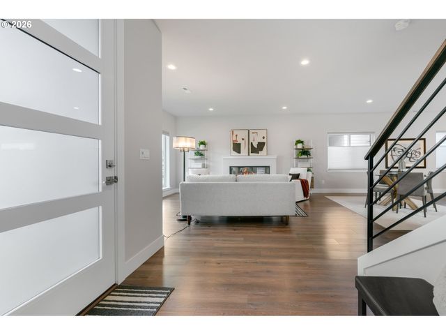 16492 Se SILVER CREEK FALLS Dr, Happy Valley, OR 97086