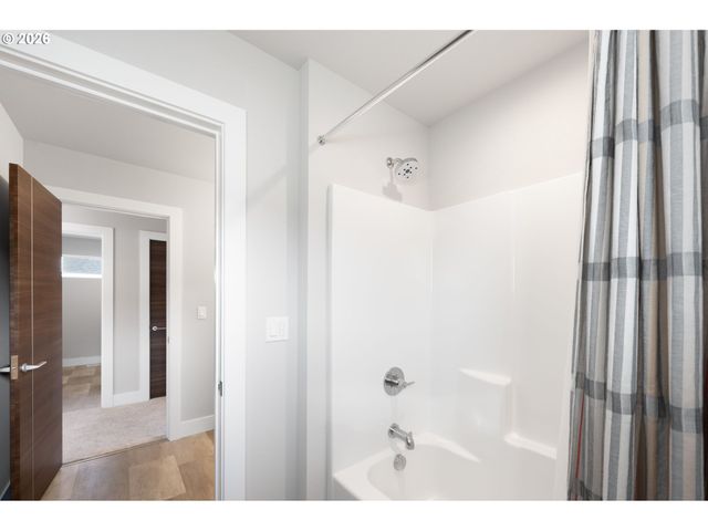 16492 Se SILVER CREEK FALLS Dr, Happy Valley, OR 97086