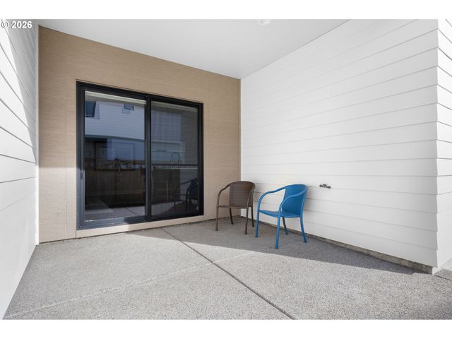 16492 Se SILVER CREEK FALLS Dr, Happy Valley, OR 97086