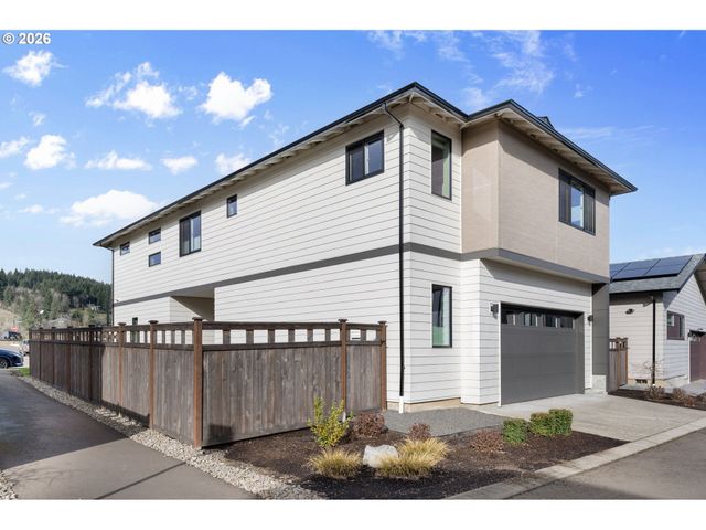 16492 Se SILVER CREEK FALLS Dr, Happy Valley, OR 97086