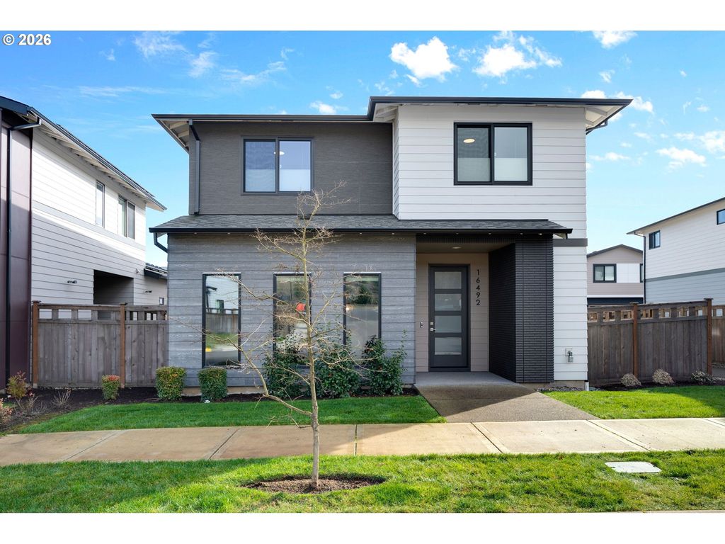 16492 Se SILVER CREEK FALLS Dr, Happy Valley, OR 97086