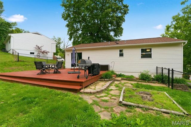 1712 Sparrow Point Lane, Fenton, MO 63026