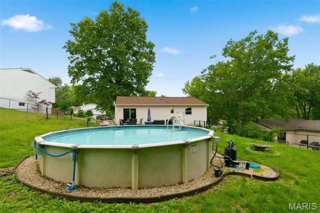 1712 Sparrow Point Lane, Fenton, MO 63026