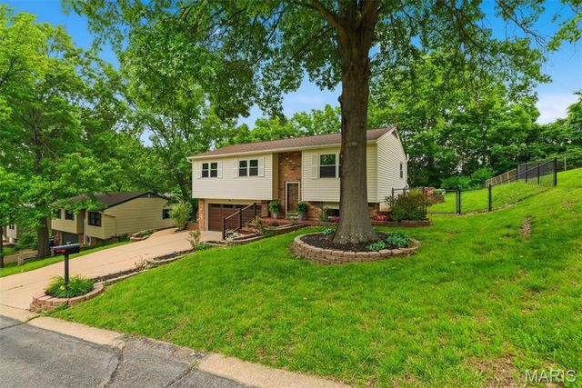 1712 Sparrow Point Lane, Fenton, MO 63026