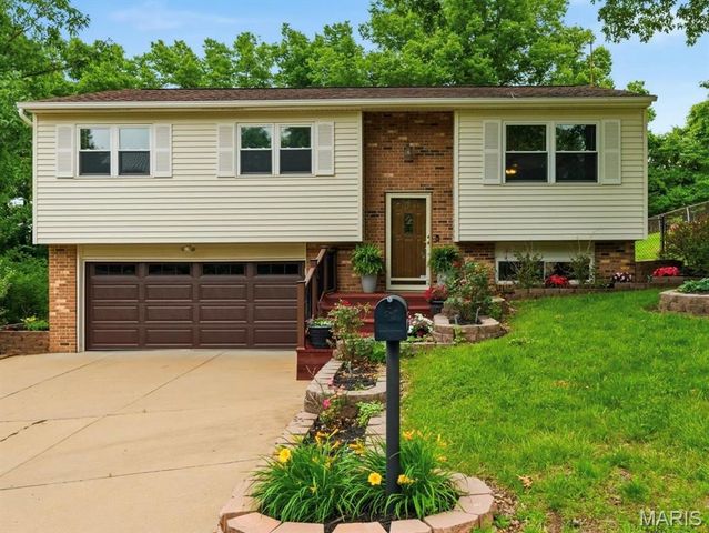 1712 Sparrow Point Lane, Fenton, MO 63026