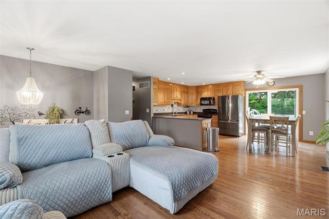 1712 Sparrow Point Lane, Fenton, MO 63026
