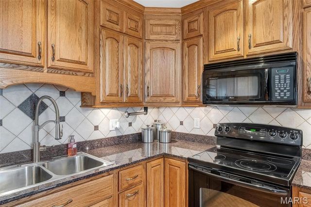 1712 Sparrow Point Lane, Fenton, MO 63026