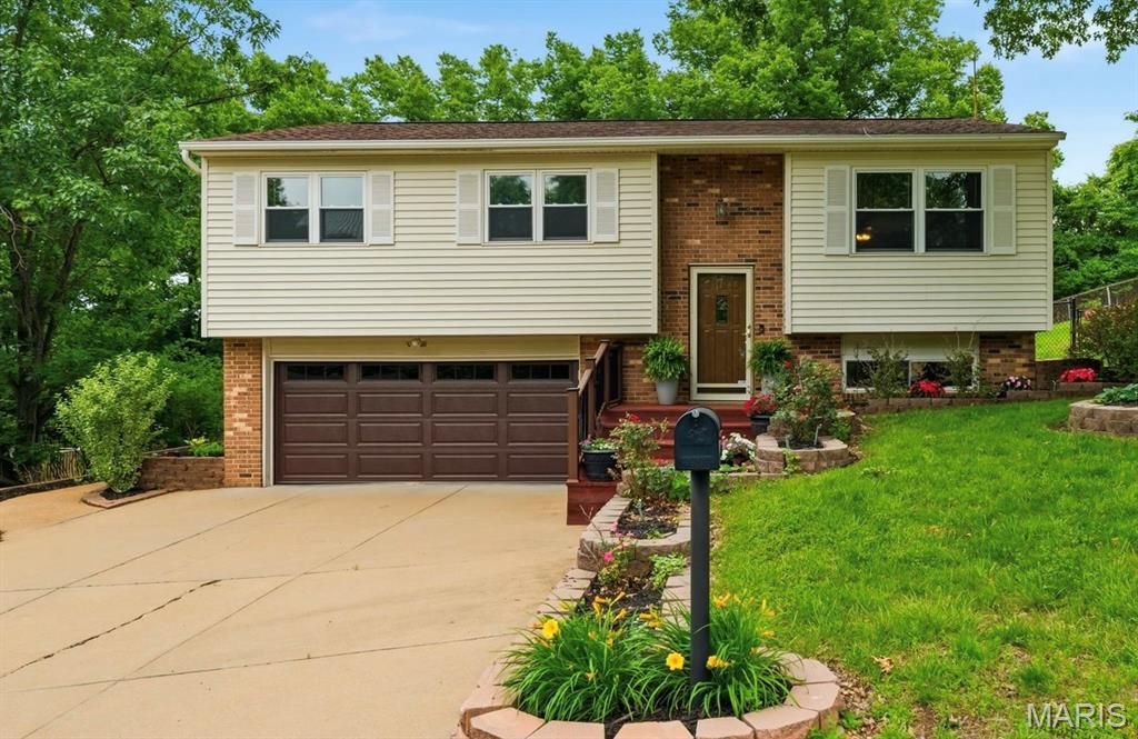 1712 Sparrow Point Lane, Fenton, MO 63026
