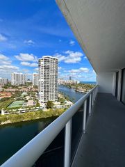 20515 E Country Club Dr 1949, Aventura, FL 33180