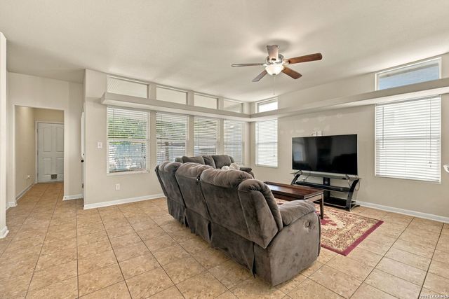 323 Rachel St, San Marcos, TX 78666