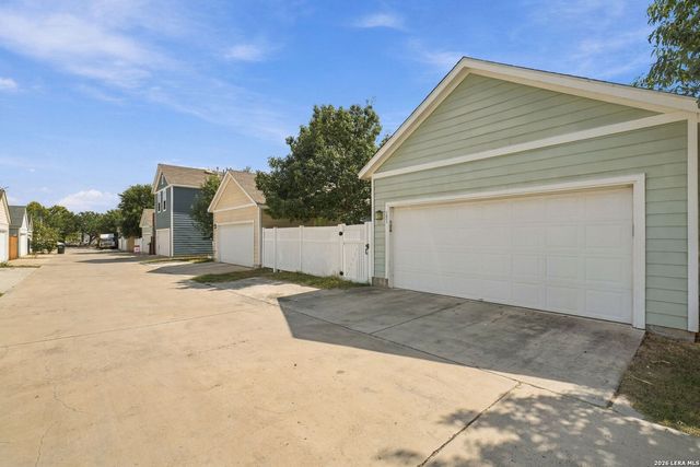 323 Rachel St, San Marcos, TX 78666
