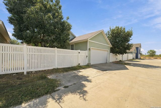 323 Rachel St, San Marcos, TX 78666