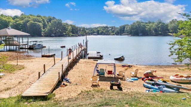 109 Creeden DR, Moneta, VA 24121
