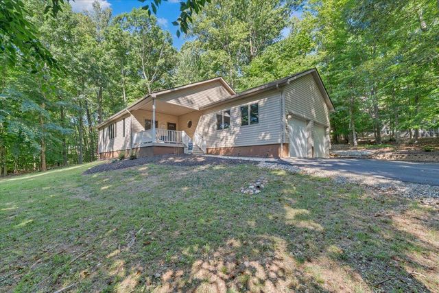 109 Creeden DR, Moneta, VA 24121