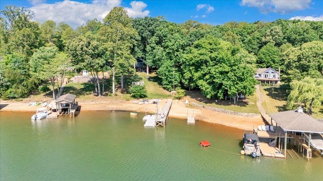 109 Creeden DR, Moneta, VA 24121
