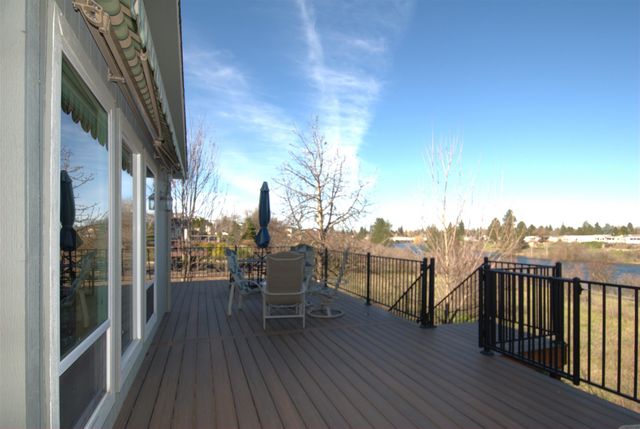 19215 E Riverwalk Ln, Spokane Valley, WA 99016