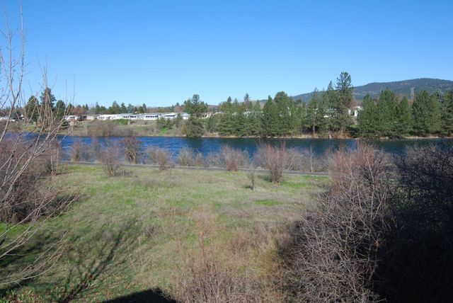 19215 E Riverwalk Ln, Spokane Valley, WA 99016