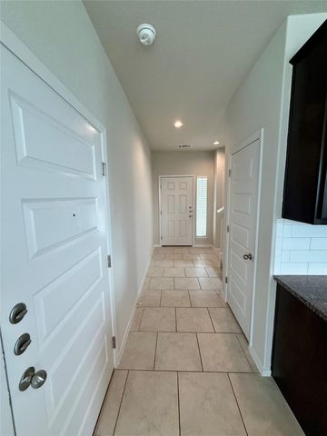 212 Lake Placid RUN, Elgin, TX 78621